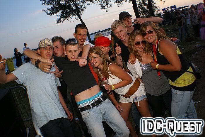 [img width=700 height=467]http://i178.photobucket.com/albums/w250/SupperRooz/JoHnnY-B_Beachrockers-Festival_22-0.jpg[/img]