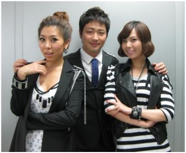 Z-E y Geumbi con HyunBin después del perfomance