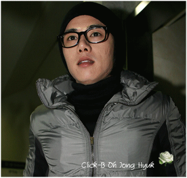 Click-B Oh Jong Hyuk en el funeral de Turtleman