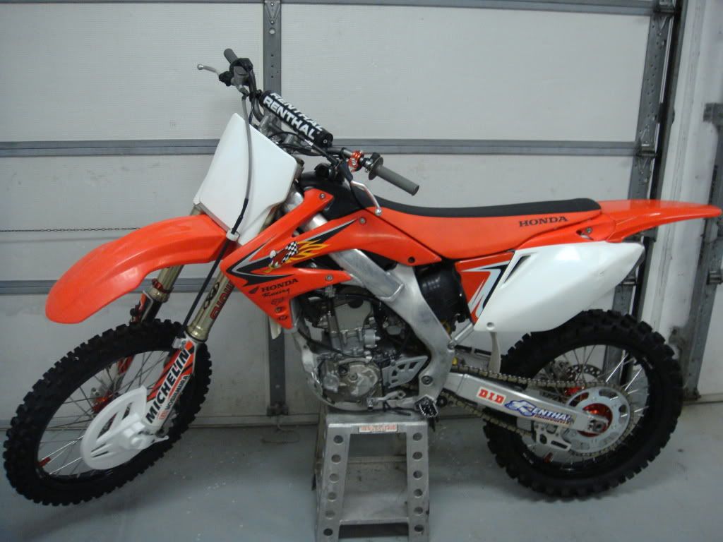 http://i178.photobucket.com/albums/w265/kwilla12/07%20crf250r/th_07crf250r003.jpg
