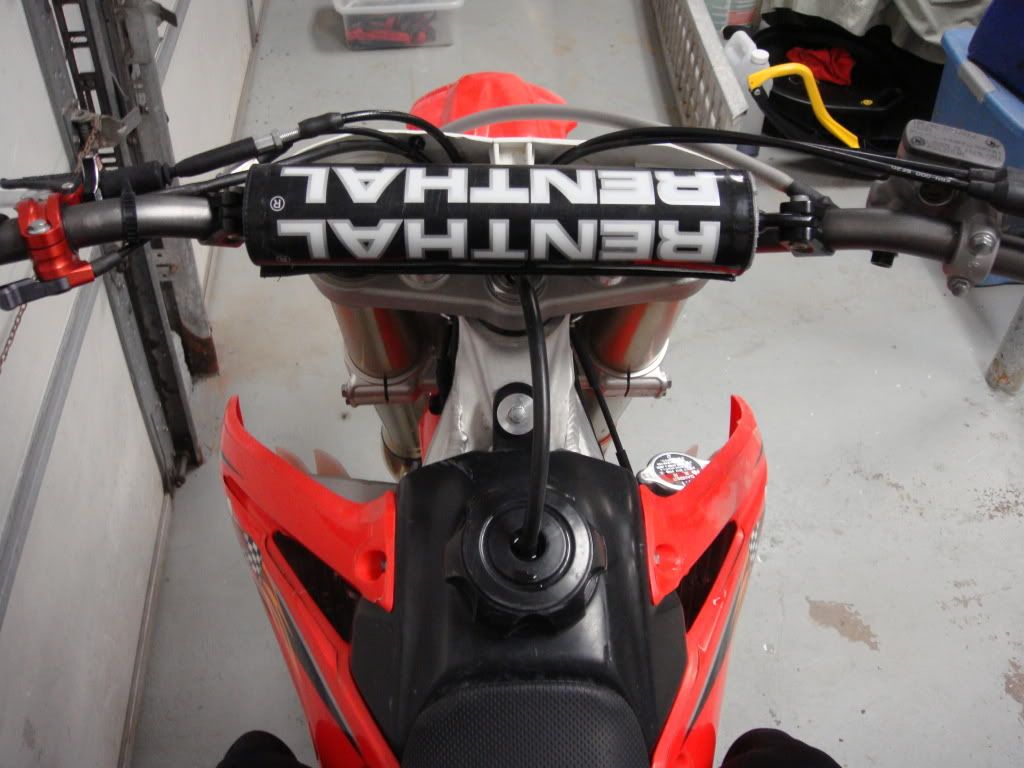 http://i178.photobucket.com/albums/w265/kwilla12/07%20crf250r/th_07crf250r008.jpg