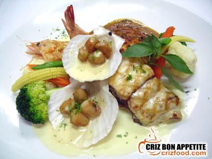 CHICKEN SEAFOOD COMBO GRILL