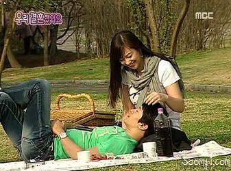 Alex and Shin Ae romantic picnic