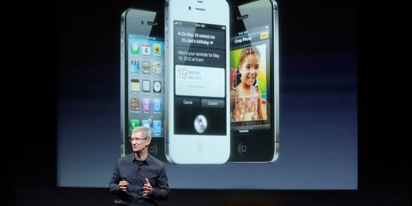 Tim Cook with iPhone4S