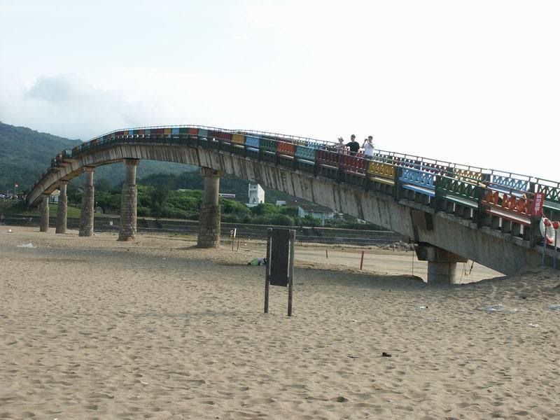 福隆海水浴場彩虹大橋（有沙灘但沒海水？）
