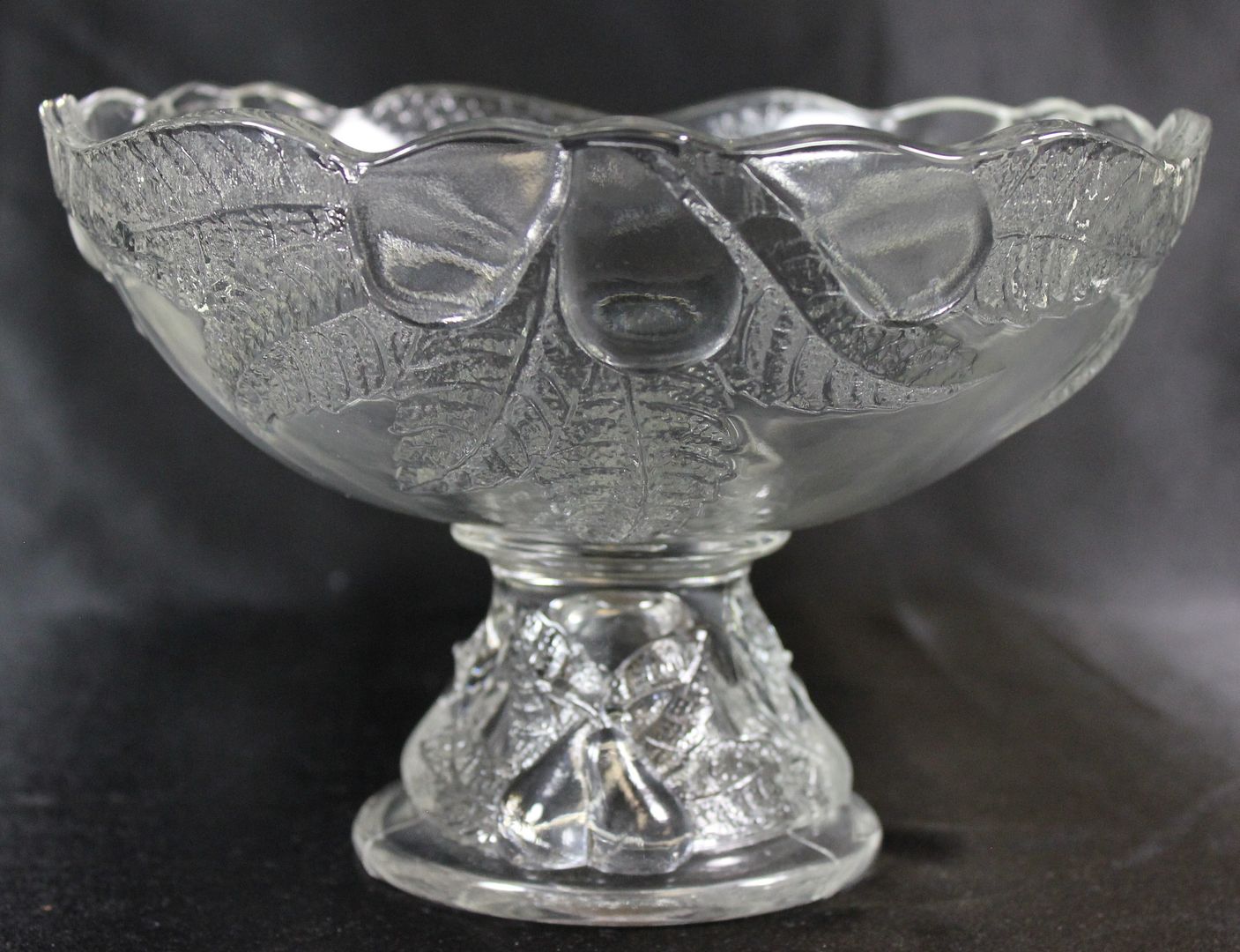 Vintage Pressed Crystal Glass PEAR LEAF Round Footed Fruit Compote Bowl