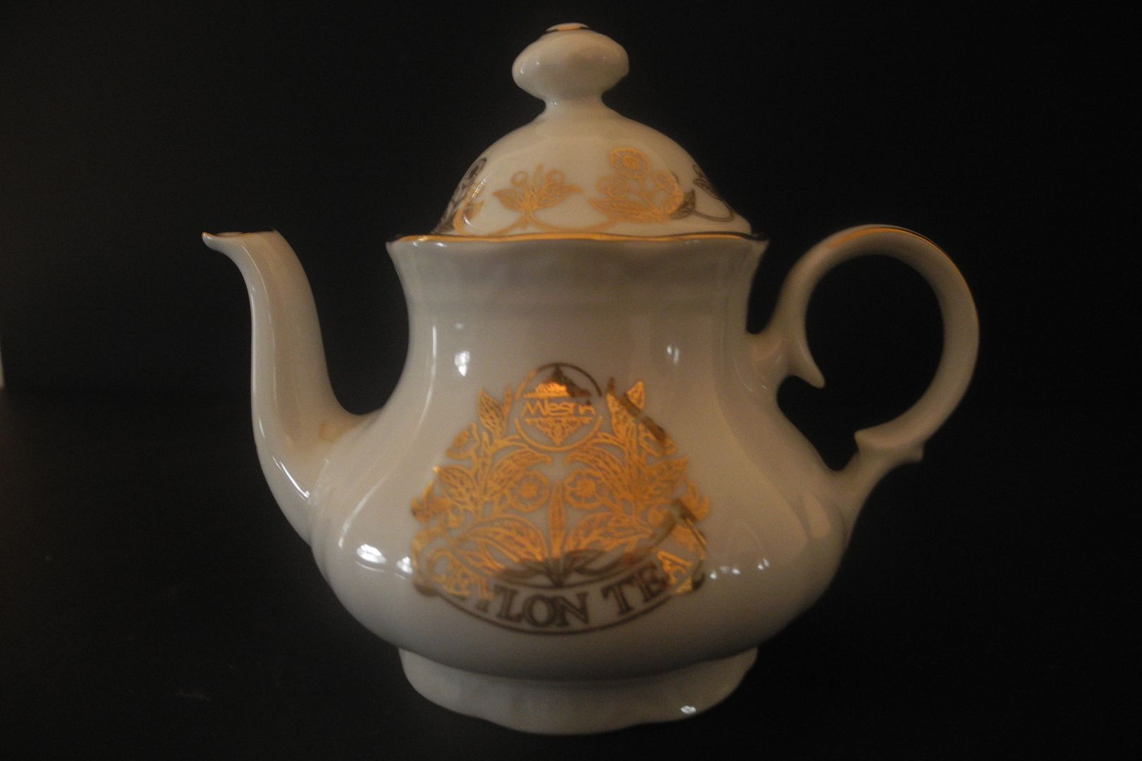 Miniature China Teapot Tea Pot w/lid Mlesna Ceylon Tea White Gold Leaf