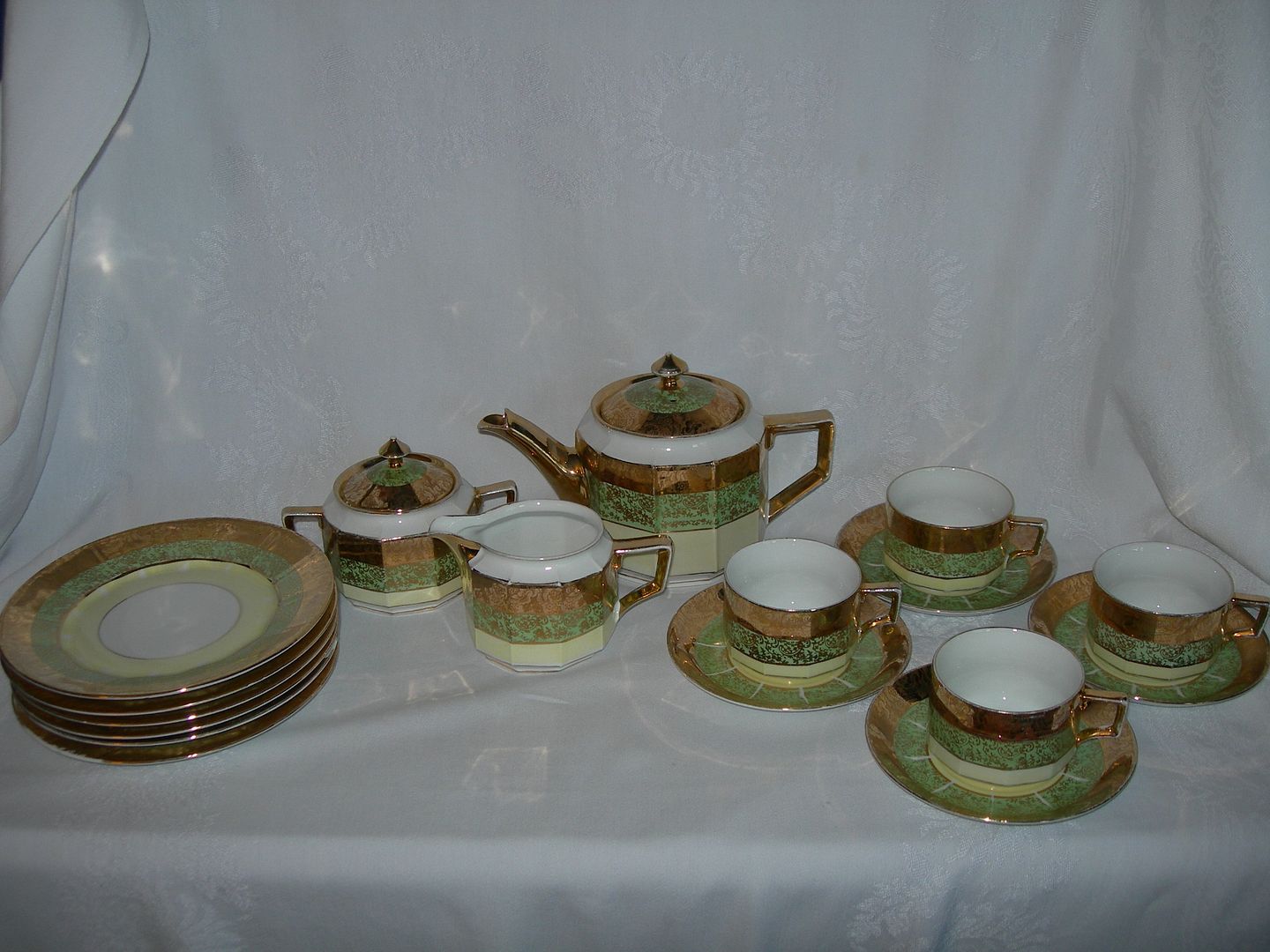 Vintage 17 piece China Tea Set 22K Gold Warranted Arzberg Bavaria