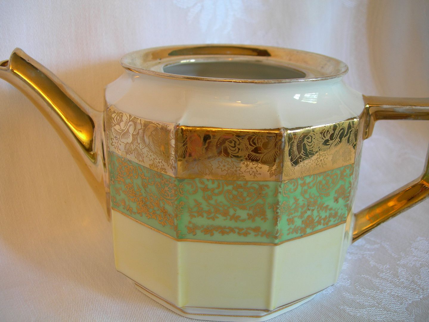 Vintage 17 piece China Tea Set 22K Gold Warranted Arzberg Bavaria