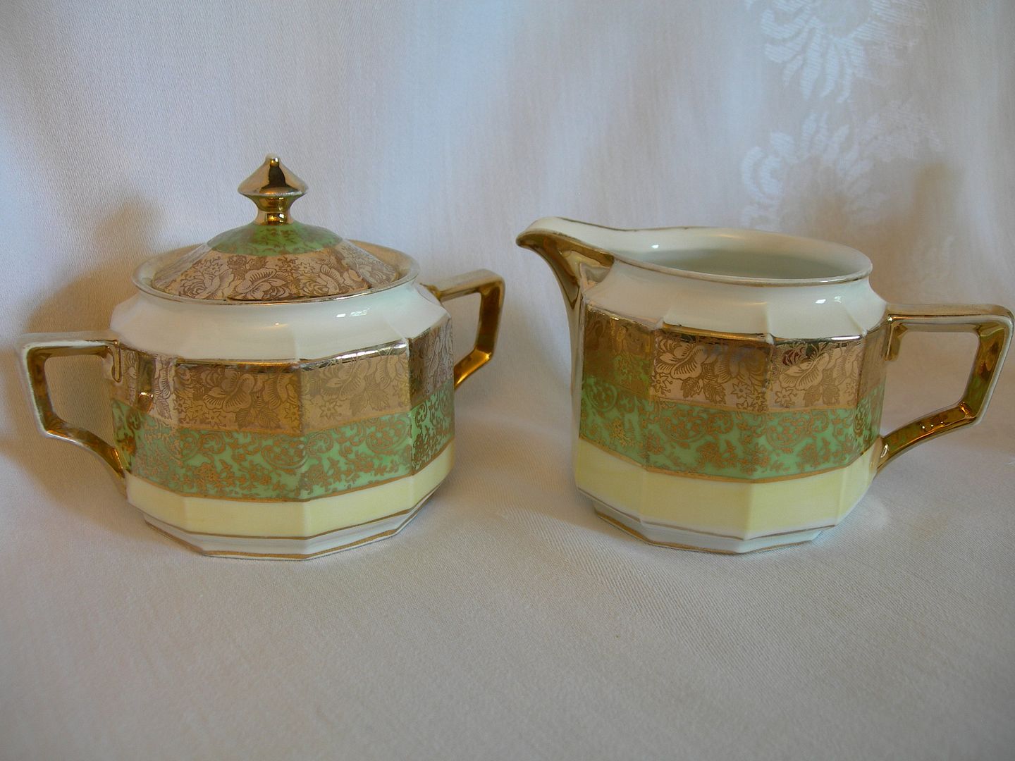 Vintage 17 piece China Tea Set 22K Gold Warranted Arzberg Bavaria