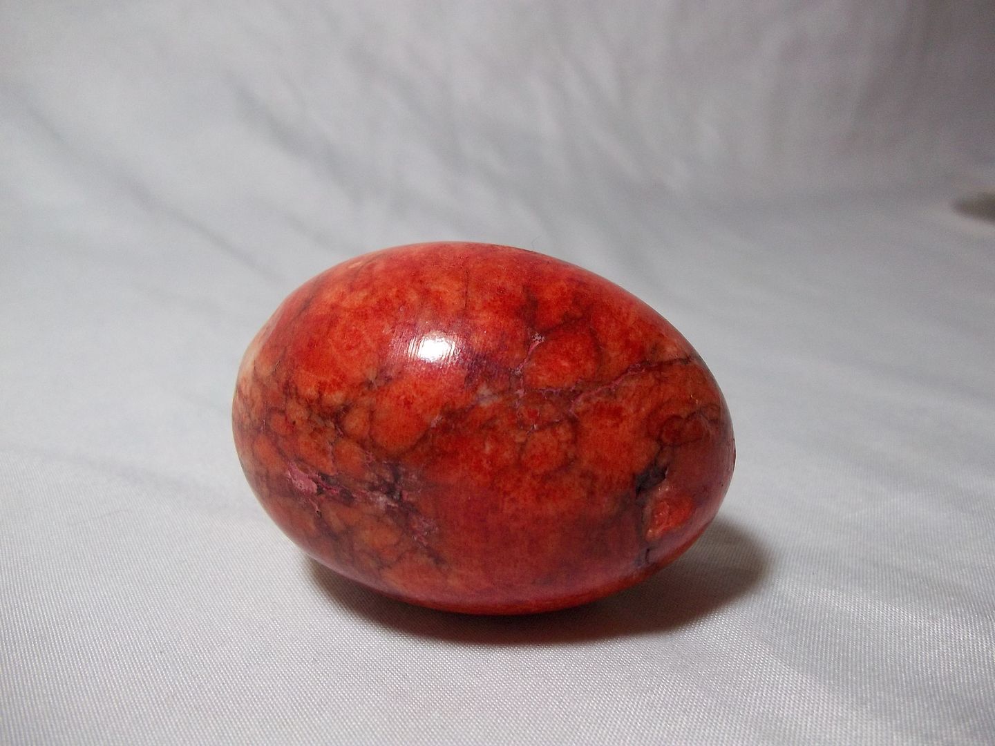 Vintage POLISHED STONE EGG Carved marbled gem onyx red 2.5