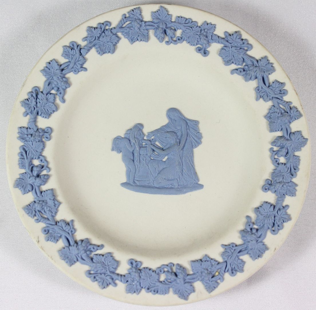 Vintage WEDGWOOD JASPERWARE White Blue Cherub Greek Small Round Dish ...